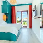 Monje Alacati Bed & Breakfast *
